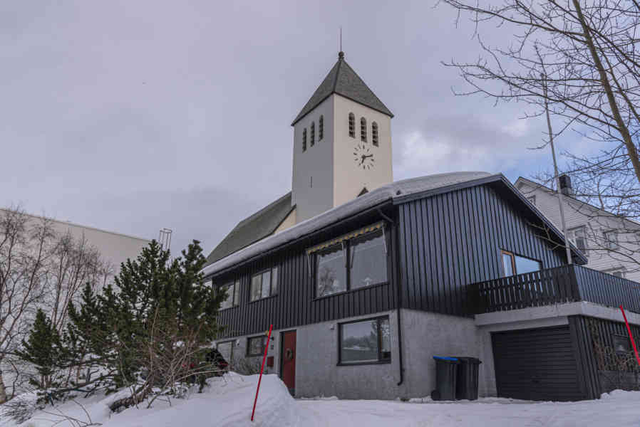 Noruega - islas Lofoten 029 - Svolvaer - iglesia de Svolvaer.jpg